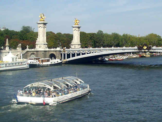 boat trips in Paris