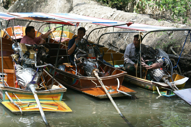 Damnoen Saduak Floating Market transport