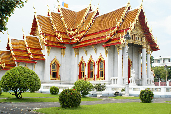 Benchamabophit temple