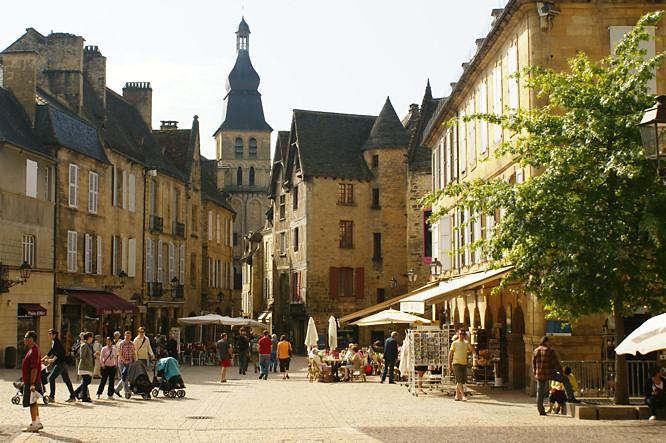 bike riding france dordogne river sarlot