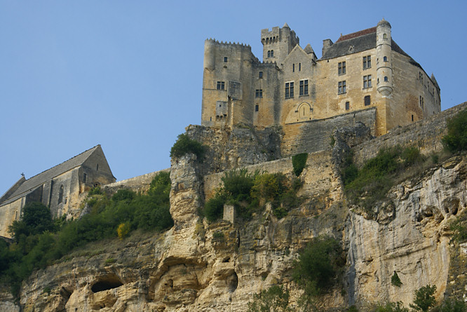 Chateau Beynac on top of the cliff
