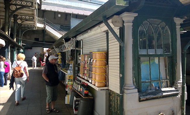  Mercado do Bolhao market