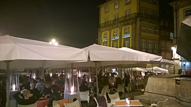 The Ribeira square at night