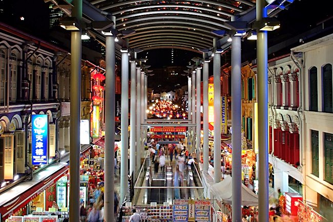 Covered Shopping in Singapores Chinatown