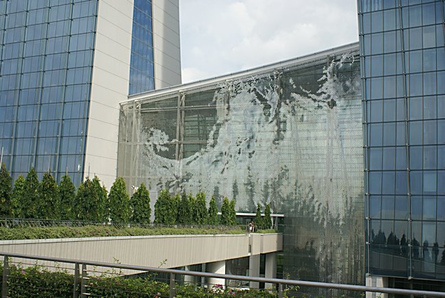 Moving wall at the Marina Bay Sands Hotel