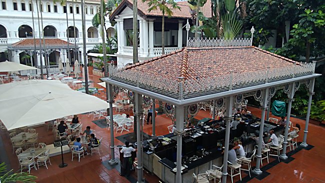 Courtyard bar Raffles Singapore