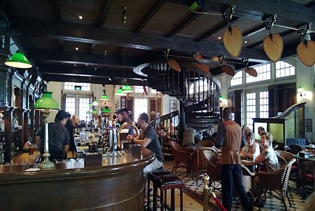 Raffles Hotel Long Bar