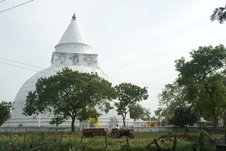 Tissamaharama Dagoba Buddhist Temple