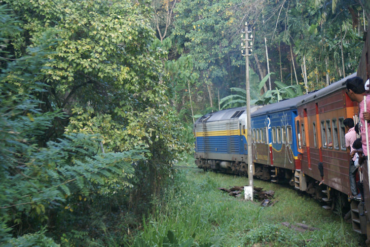 Colombo to Kandy Railway Train Journey ticket advice Sri Lanka