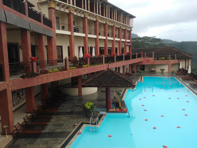 Kandy Amaya Hills Hotel Pool