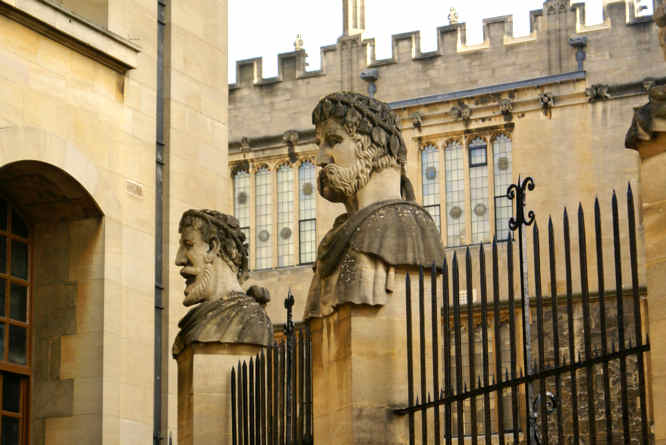 Statues outside the Bodleian Library